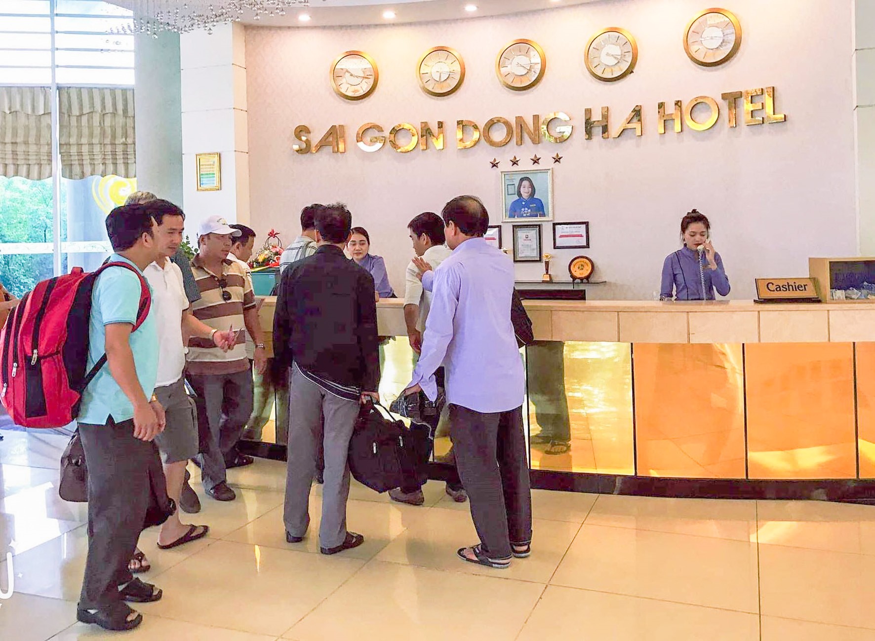 Khách đăng ký lưu trú tại Khách sạn Sài Gòn Đông Hà- Ảnh: Thanh Lê