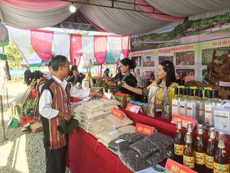 Những nông sản đặc sản của xã Tà Rụt đã góp phần làm phong phú thêm sản phẩm đặc sản của đồng bào dân tộc Vân Kiều, Pa Kô ở huyện Đakrông. Ảnh: PV​