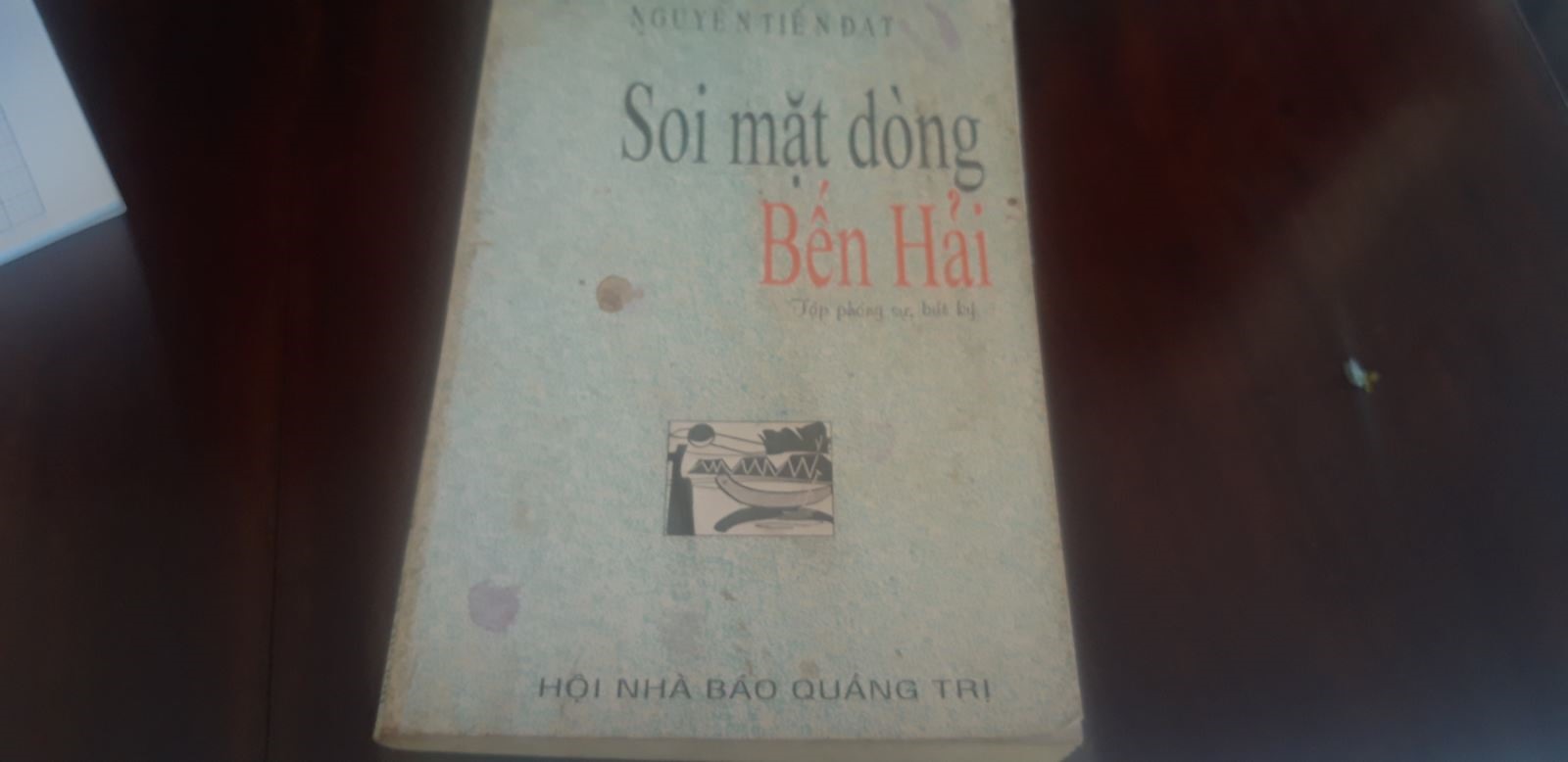 Bìa tập sách của nhà báo Nguyễn Tiến Đạt