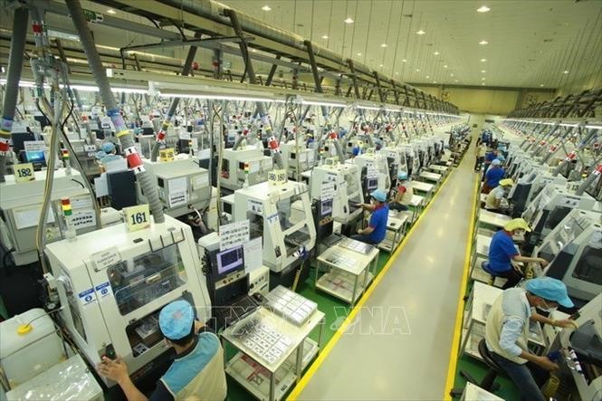 Dây chuyền sản xuất linh kiện điện tử tại Công ty TNHH Bokwang Vina (Khu công nghiệp Điềm Thụy, tỉnh Thái Nguyên). Ảnh: Hoàng Hùng/TTXVN