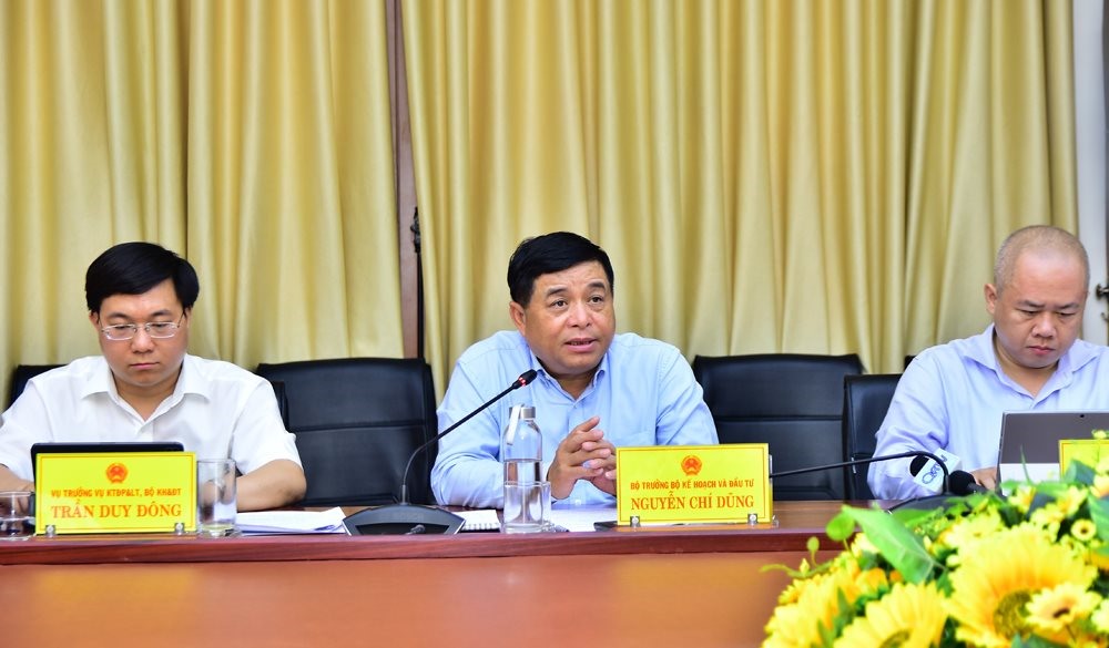 Bộ trưởng Nguyễn Chí Dũng trao đổi ý kiến tại buổi làm việc với tỉnh Quảng Trị