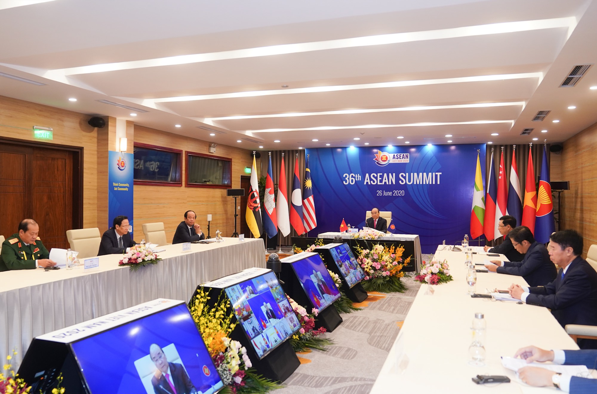 Thủ tướng Nguyễn Xuân Phúc, Chủ tịch ASEAN 2020 chủ trì Phiên toàn thể Hội nghị Cấp cao ASEAN lần thứ 36 theo hình thức trực tuyến. Ảnh VGP/Quang Hiếu