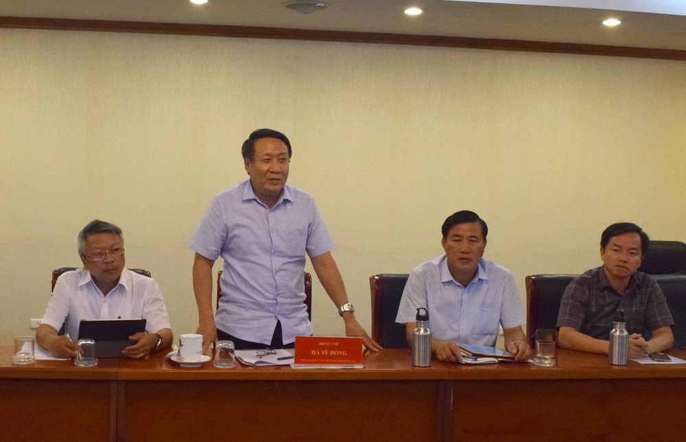 Phó Chủ tịch thường trực UBND tỉnh Quảng Trị Hà Sỹ Đồng phát biểu tại buổi làm việc