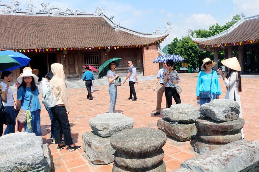 Khách thập phương về Tam Chúc sau khi ngành du lịch thực hiện kích cầu du lịch nội địa.
