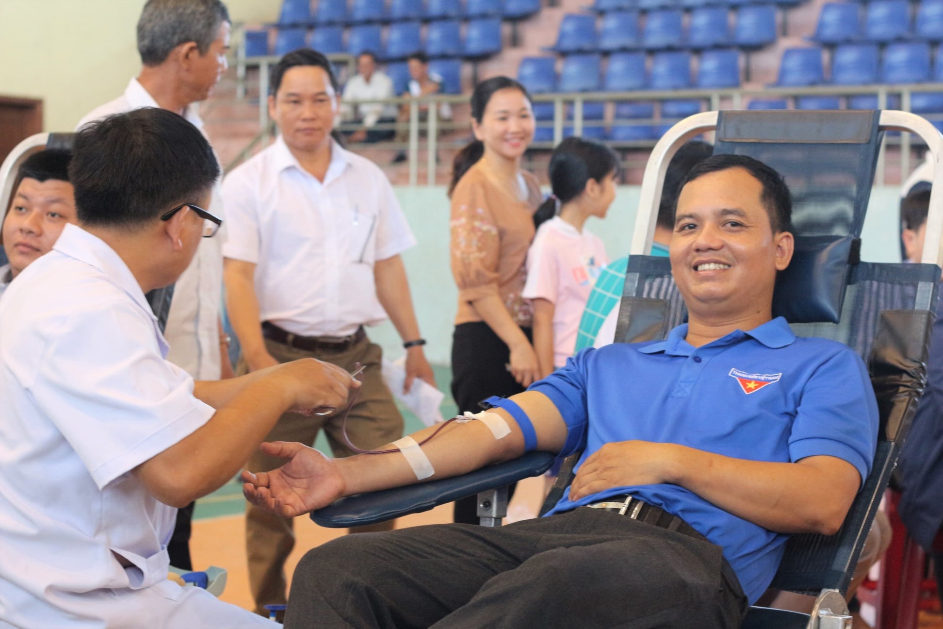 Đoàn viên, thanh niên huyện Vĩnh Linh tham gia hiến máu tình nguyện - Ảnh: H.T​