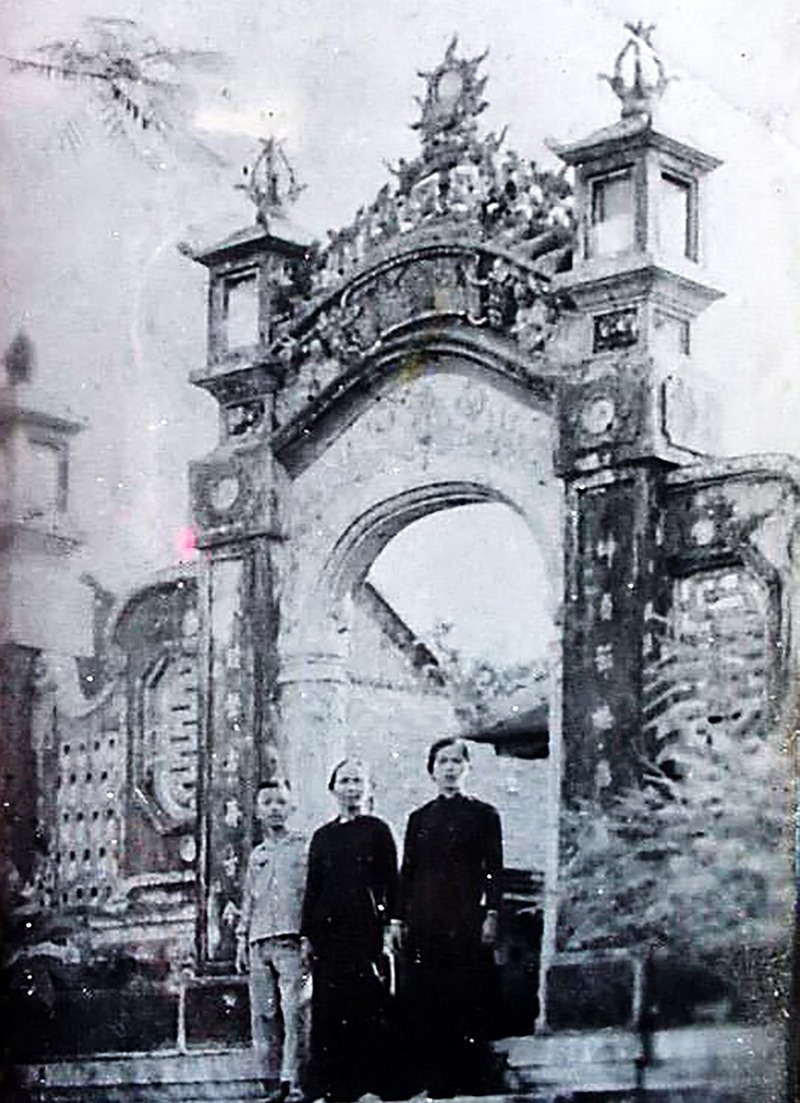 Tấm hình chụp một kiến trúc của Thành Cổ Quảng Trị hơn 70 năm trước (Tư liệu của họa sĩ Lê Bá Đảng -Lê Đức Dục chụp lại)