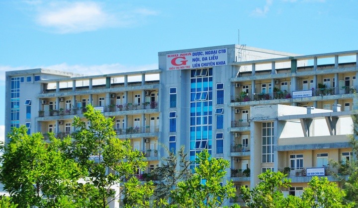 Khu nhà G của Bệnh viện đa khoa tỉnh Quảng Trị bị phong tỏa vì có nguy cơ cao lây nhiễm COVID-19.