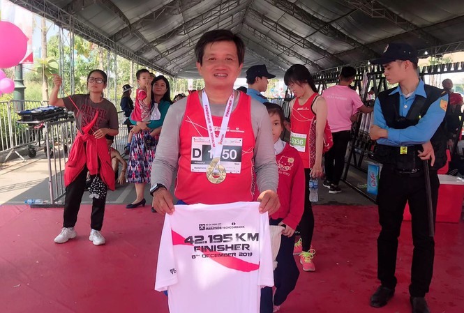 Sau khi thôi việc, ông Hải tích cực tập luyện và trở thành vận động viên tham gia nhiều giải chạy marathon (ảnh: Tiền Phong).