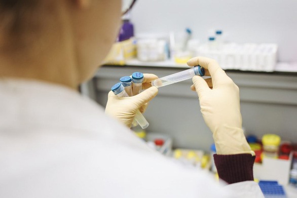Nhiều nước đang chạy đua để tìm ra vắcxin COVID-19 sớm nhất. Ảnh: Getty Images.