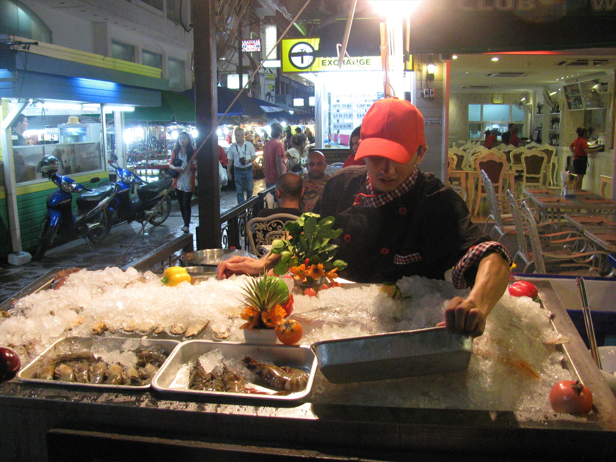 Hải sản bán ngay trên đường phố ở Thái Lan