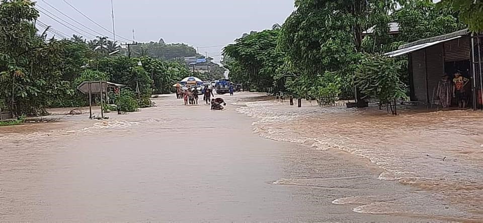 Mưa lớn gây ngập lụt tại tỉnh Bolikhamxay hôm 21/8