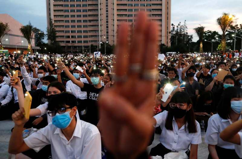 Đám đông người biểu tình phản đối chính phủ tại Thái Lan.