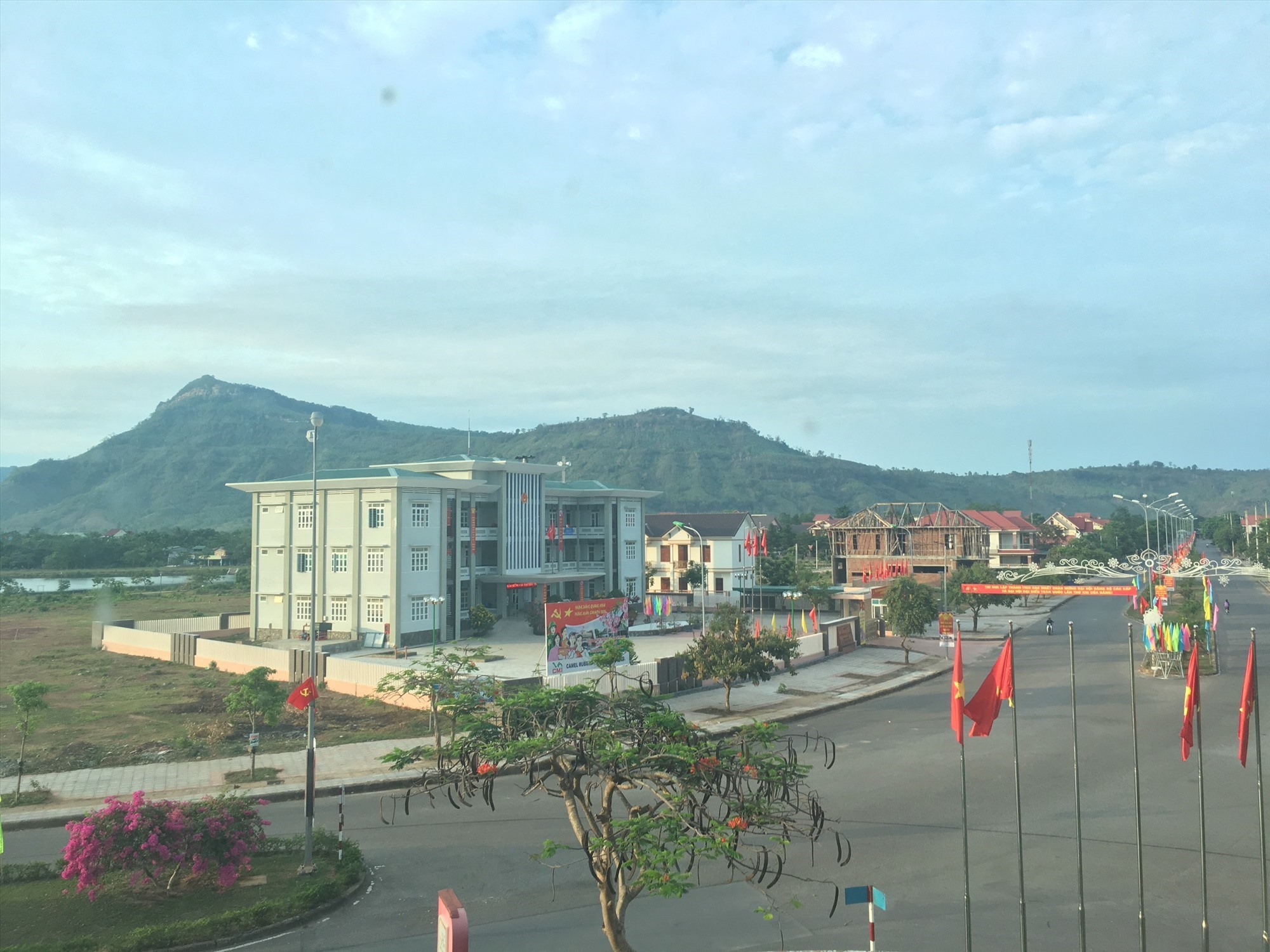 Đường Nguyễn Huệ, thị trấn Lao Bảo. Ảnh: Xanh EWEC