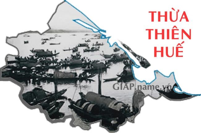 Trong ảnh là sông Hương ngày vua Khải Định băng hà, 6/11/1925.