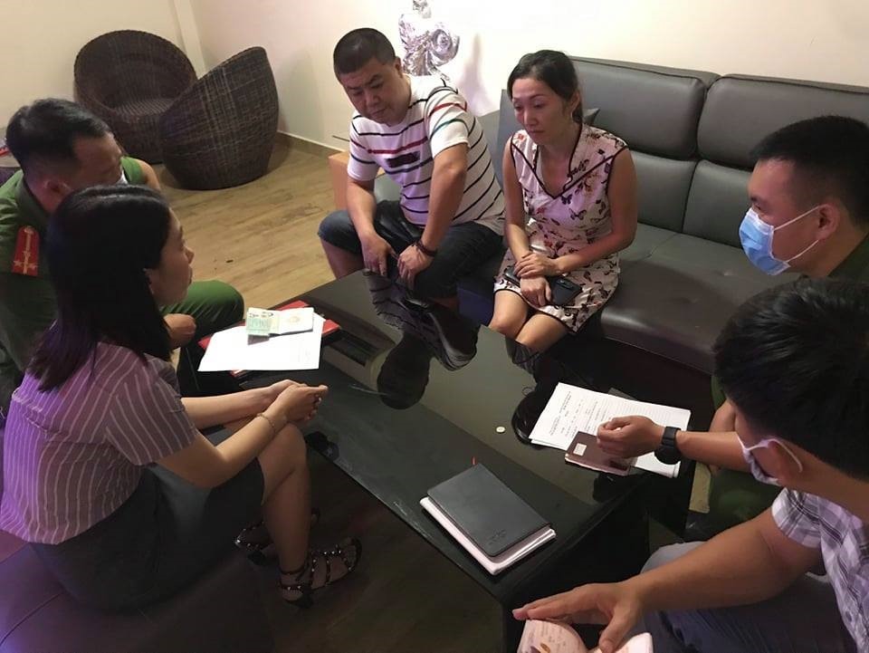 Kiểm tra nhóm người Trung Quốc nhập cảnh trái phép vào Đà Nẵng. Ảnh: T.S