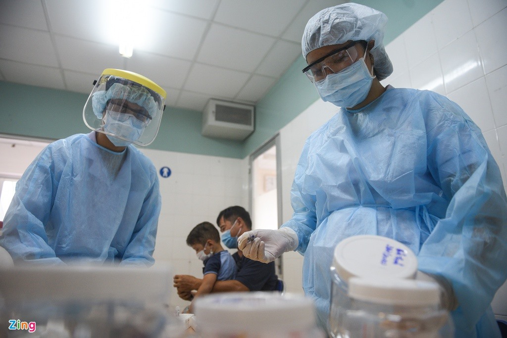 Lãnh đạo Bộ Y tế dự đoán Việt Nam sẽ có đỉnh dịch Covid-19 trong vòng 10 ngày tới. Ảnh: Duy Hiệu.