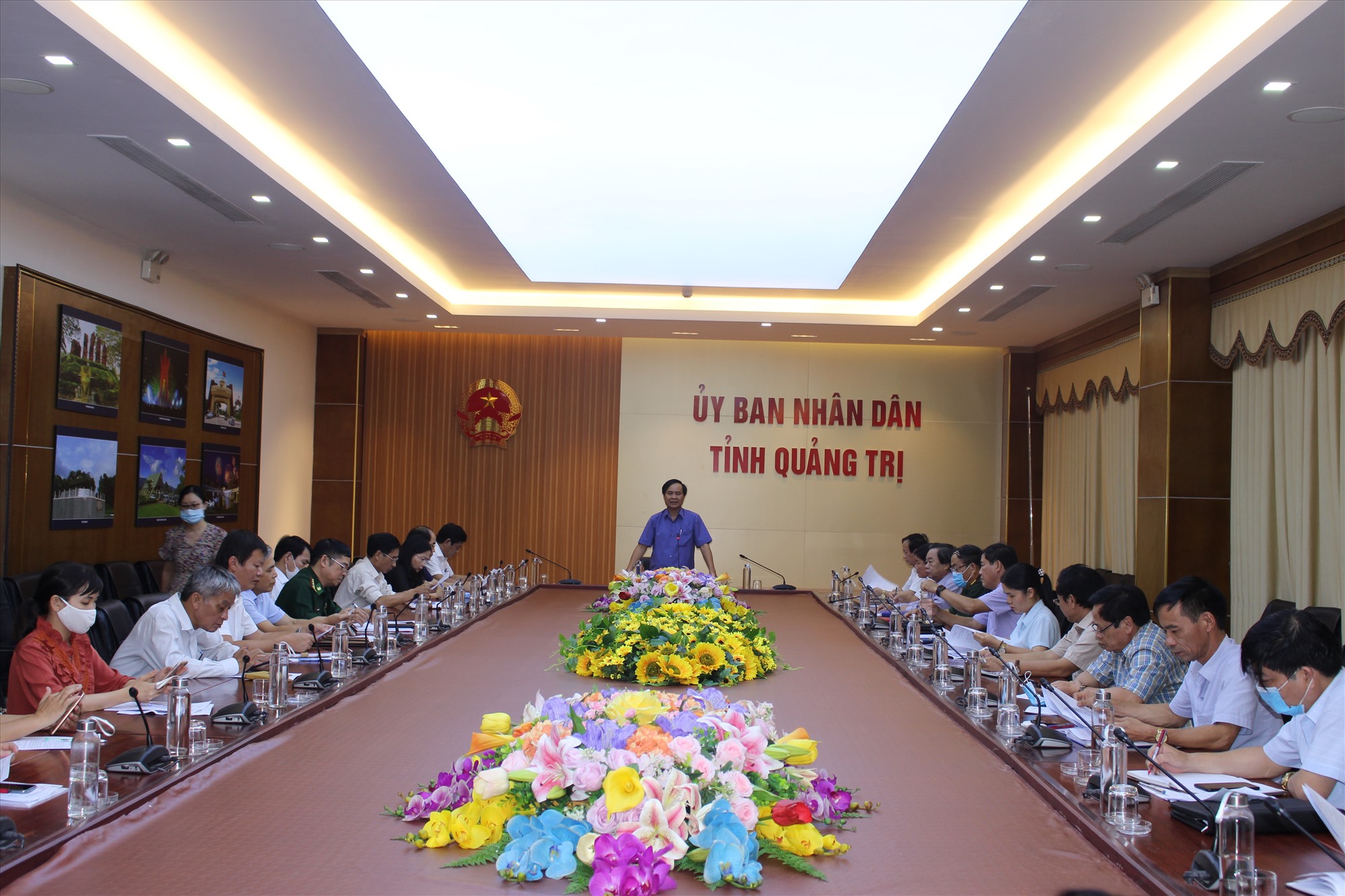 Chủ tịch UBND tỉnh Võ Văn Hưng: Tiếp tục các biện pháp phòng, chống dịch trong trạng thái bình thường mới, vừa chống dịch vừa đảm bảo phát triển kinh tế-xã hội - Ảnh: H.T