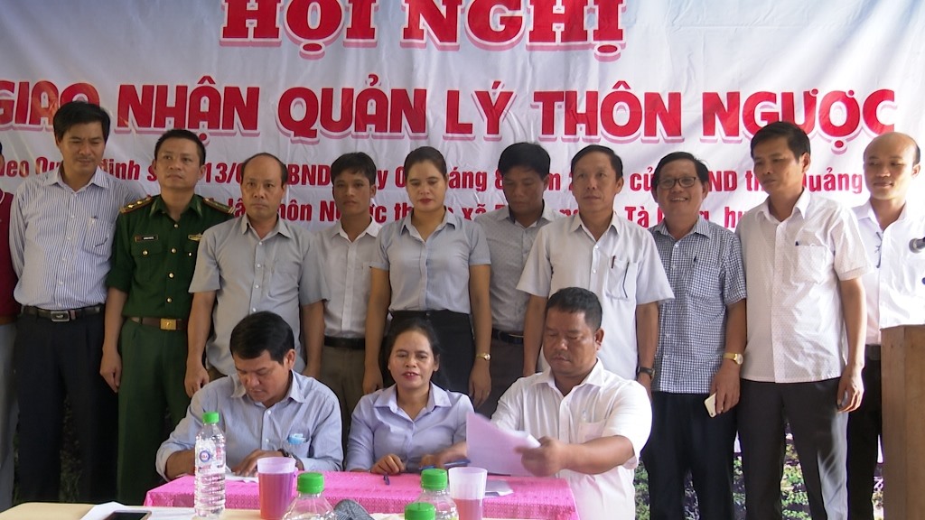 Xã Tà Long và xã Ba Nang ký biên bản giao nhận thôn Ngược