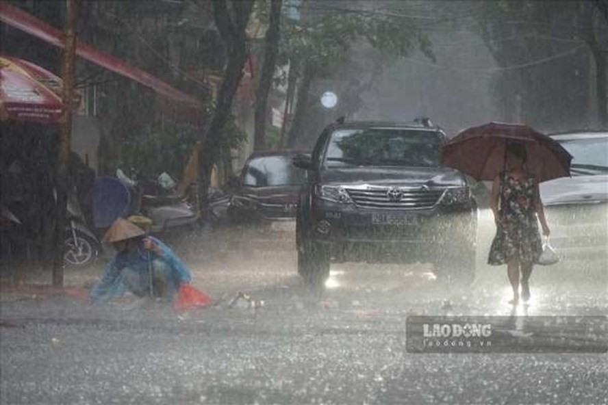 Hoàn lưu bão số 4 hồi tháng 8 đã gây mưa lớn kéo dài ở Bắc Bộ. Ảnh: Tạ Quang.