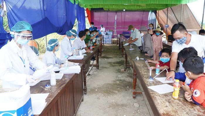 Kiểm soát y tế tại các chốt kiểm soát trên địa bàn Thừa Thiên Huế. Ảnh: baothuathienhue.vn