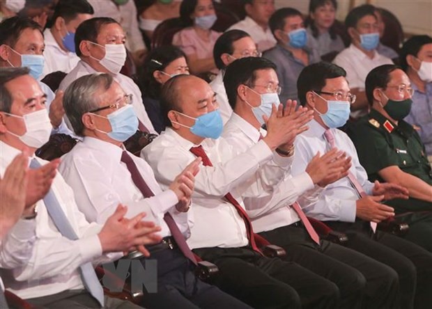 Thủ tướng Chính phủ Nguyễn Xuân Phúc và các lãnh đạo Đảng, Nhà nước dự chương trình. (Ảnh: Thanh Tùng/TTXVN)