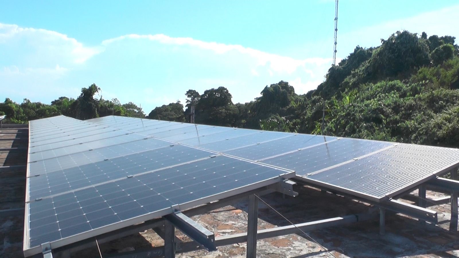 Hệ thống điện mặt trời mái nhà trên đảo Cồn Cỏ