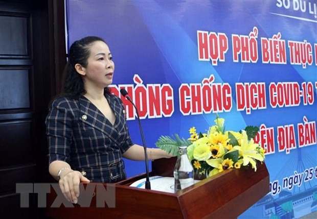 Giám đốc Sở Du lịch Đà Nẵng Trương Thị Hồng Hạnh phát biểu tại buổi họp. (Ảnh: Trần Lê Lâm/TTXVN)