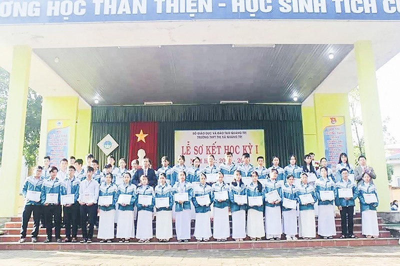 Dưới mái trường THPT thị xã Quảng Trị, nhiều thế hệ học sinh đã đạt thành tích cao trong học tập, rèn luyện - Ảnh: T.T​