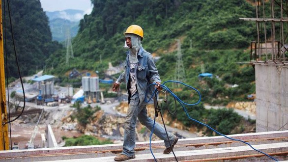 Lào đã ký với một công ty nhà nước Trung Quốc thỏa thuận truyền tải điện từ các đập trên sông Mekong - Ảnh: BLOOMBERG
