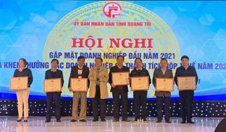 Công ty Điện lực Quảng Trị  là một trong 18 doanh nghiệp trên địa bàn được UBND tỉnh Quảng Trị tặng Bằng khen có thành tích trong nghĩa vụ nộp thuế năm 2020