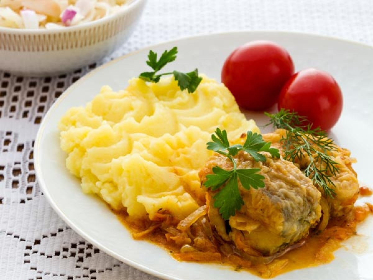 Thịt và khoai tây: Thịt ăn kèm với khoai tây nghiền là món khoái khẩu của nhiều người, tuy nhiên lượng protein và chất béo bão hòa có trong hai thực phẩm này có thể gây các vấn đề về tiêu hóa.