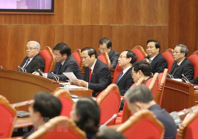 Các đại biểu biểu quyết thông qua chương trình hội nghị. (Ảnh: Phương Hoa/TTXVN)
