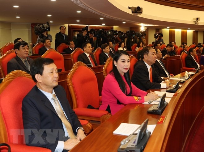 Các đại biểu dự bế mạc Hội nghị Trung ương lần thứ 15. (Ảnh: Trí Dũng/TTXVN)