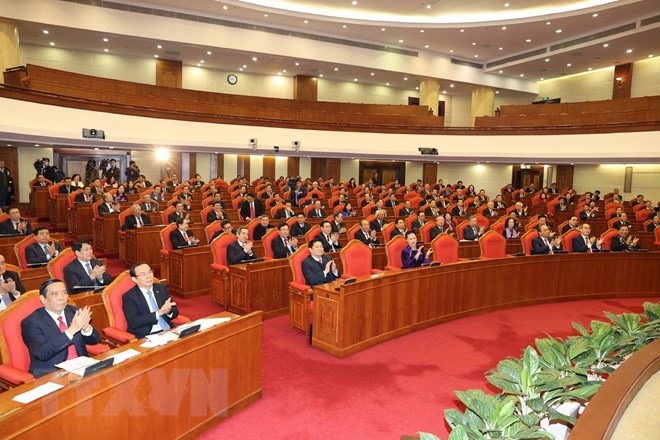 Các đồng chí lãnh đạo Đảng, Nhà nước và các đại biểu dự bế mạc Hội nghị Trung ương lần thứ 15. (Ảnh: Trí Dũng/TTXVN)