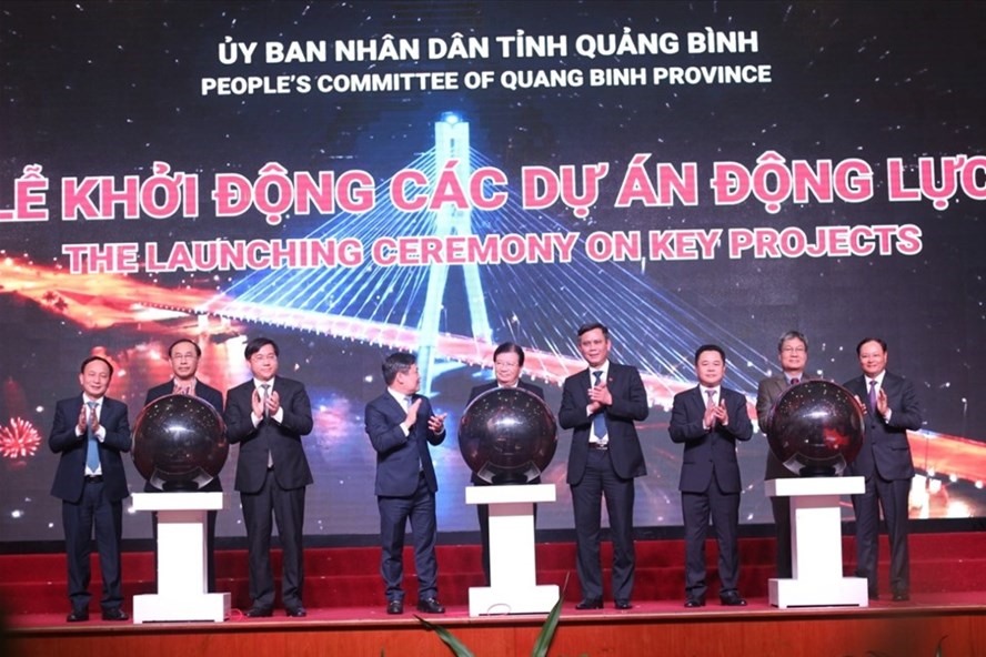 Phó Thủ tướng Trịnh Đình Dũng phát lệnh khởi động các dự án động lực tại tỉnh Quảng Bình, chiều 17.1.2021. Ảnh: L.C