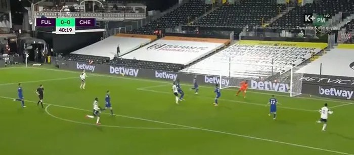 Khán đài trống vắng tại Giải ngoại hạng Anh (Fulham gặp Chelsea vào rạng sáng 17/1/2021 giờ Việt Nam). Ảnh cắt từ video của K+