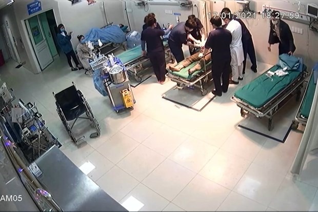 Cấp cứu bệnh nhân tại Bệnh viện Đa khoa Hùng Vương (tỉnh Phú Thọ). (Nguồn: laodong.vn)