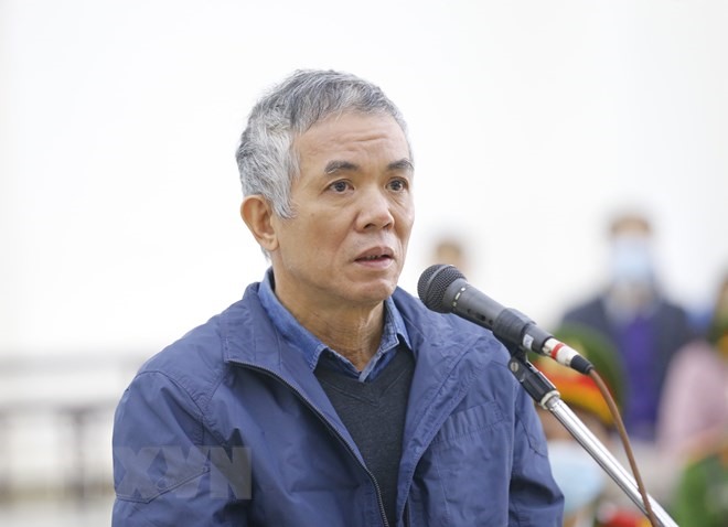 Bị cáo Phan Chí Dũng (63 tuổi, cựu Vụ trưởng Công nghiệp nhẹ, Bộ Công Thương) khai báo trước tòa. (Ảnh: Doãn Tấn/TTXVN)