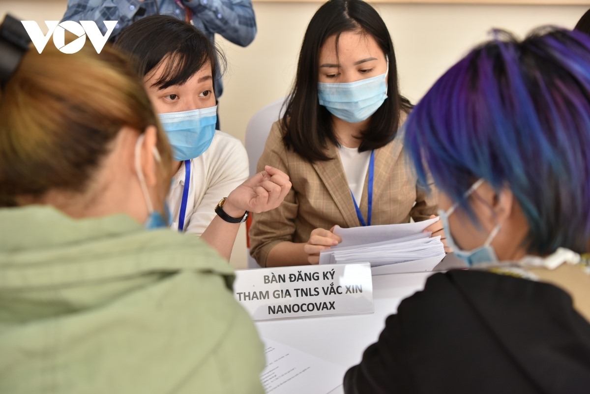 Các tình nguyện viên đăng ký tiêm thử nghiệm vaccine COVID-19 Việt Nam ngày 10/12.