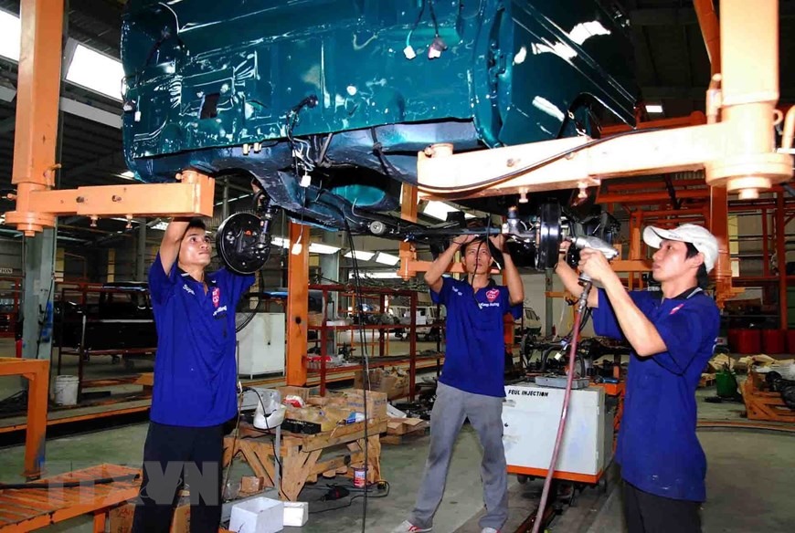 Công ty liên doanh sản xuất ô tô JRD Việt Nam (liên doanh giữa hãng sản xuất ôtô hàng đầu Malaysia JRD Motor Vehicle Co., Ltd và Công ty sản xuất-xuất nhập khẩu công nghiệp Phú Yên), vốn đầu tư khoảng 100 triệu USD, sản lượng 15.000 xe ô tô các loại/năm, đi vào hoạt động từ tháng 9/2006. (Ảnh: Hồng Kỳ/TTXVN)
