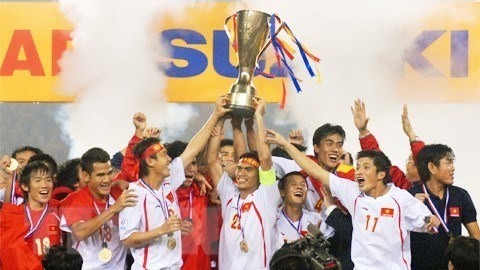 Đội tuyển Việt Nam lần đầu tiên đoạt chức vô địch Giải bóng đá Đông Nam Á (AFF Cup) năm 2008. (Ảnh: TTXVN)