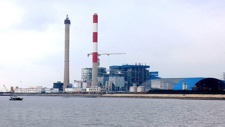 Nhà máy nhiệt điện Cẩm Phả 1 công suất 300 MW, sản lượng 1,8 tỷ kWh điện/năm, do Tập đoàn công nghiệp Than-Khoáng sản làm chủ đầu tư, xây dựng tại phường Cẩm Thịnh, thị xã Cẩm Phả, tỉnh Quảng Ninh, chính thức phát điện thương mại vào tháng 1/2010. (Ảnh: Ngọc Hà/TTXVN)