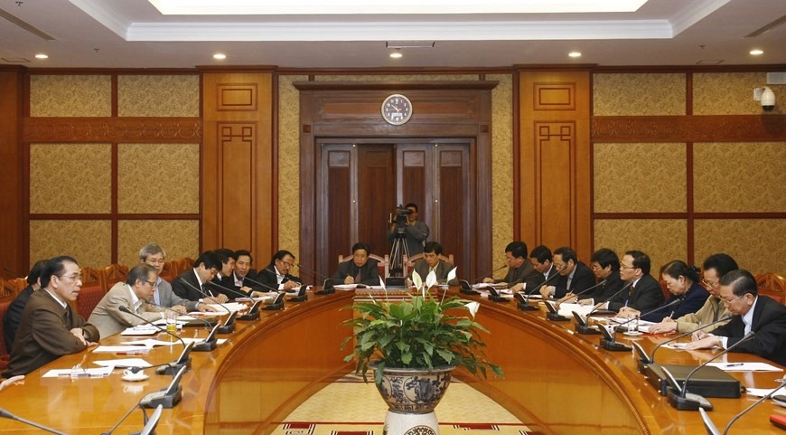 Tổng Bí thư Nông Đức Mạnh phát biểu tại cuộc họp Ban Chỉ đạo Trung ương Cuộc vận động Học tập và làm theo tấm gương đạo đức Hồ Chí Minh, chuẩn bị cho Hội nghị sơ kết 2 năm thực hiện Cuộc vận động, ngày 7/2/2009. (Ảnh: Thống Nhất/TTXVN)