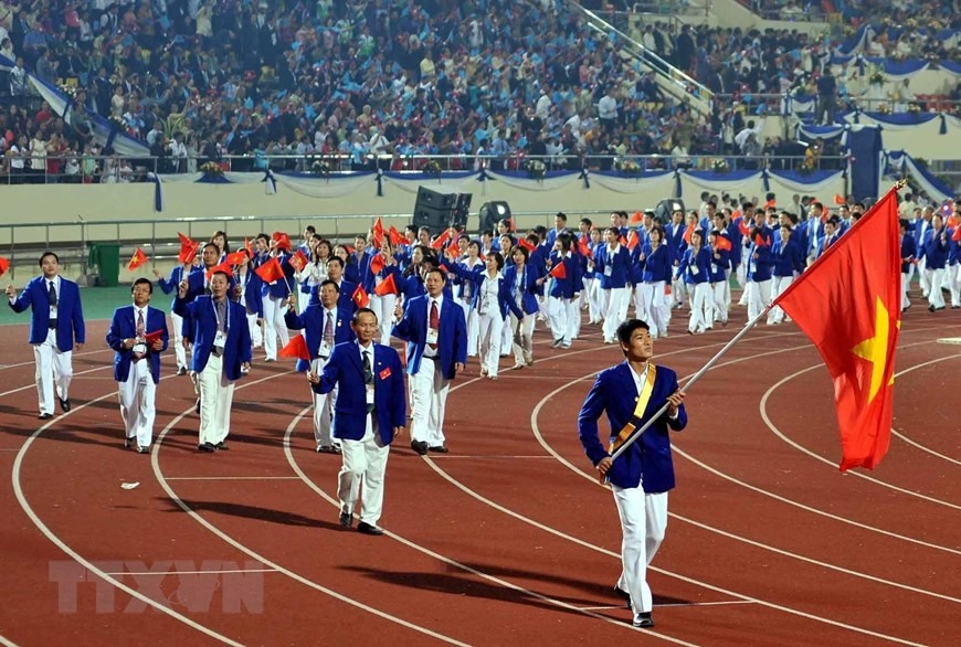 Đoàn thể thao Việt Nam diễu hành tại Lễ khai mạc SEA Games 25- 2009 ở Vientiane (Lào). (Ảnh: Quốc Khánh/TTXVN)
