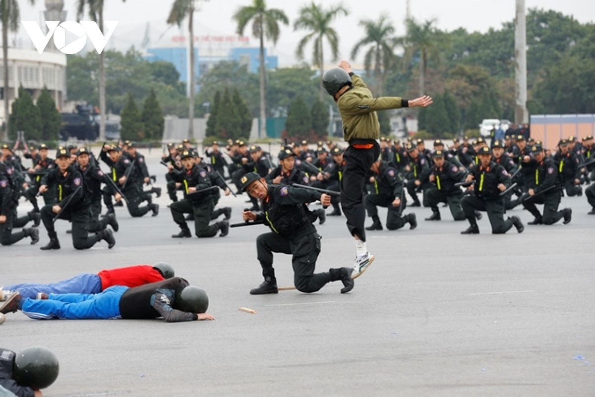 Lực lượng Cảnh sát cơ động diễn tập phương án chống bạo loạn
