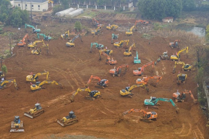 Địa điểm xây dựng bệnh viện dã chiến dành cho bệnh nhân Covid-19 ở Vũ Hán, tỉnh Hồ Bắc, Trung Quốc, ngày 24/1. Ảnh: Getty Images