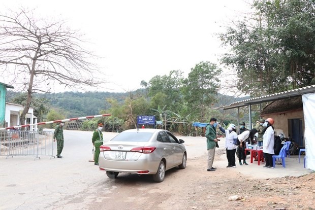 Chốt kiểm soát dịch bệnh trên QL37 đi qua địa bàn xã Lê Lợi, thành phố Chí Linh. (Ảnh: Mạnh Minh/TTXVN)