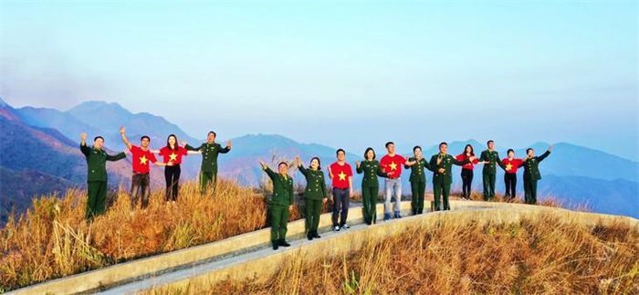 Bối cảnh thực hiện MV “Lá cờ Đảng” của BĐBP Quảng Ninh và VietinBank thành phố Móng Cái tại khu vực cột mốc 1305 (Bình Liêu, Quảng Ninh). Ảnh: TTH