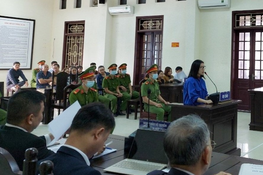Trần Thị Nhàn tại phiên xét xử sơ thẩm. Ảnh: Hưng Thơ.