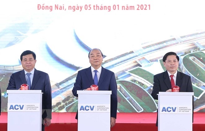 Thủ tướng Chính phủ Nguyễn Xuân Phúc nhấn nút khởi công dự án sân bay Long Thành.( Ảnh: Thống Nhất/TTXVN)